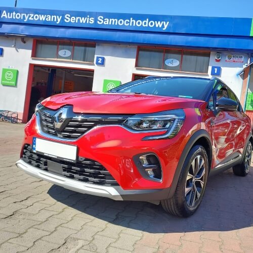 czerwone auto renault po detailingu